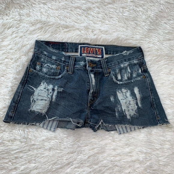 Levi’s THE ORIGINAL DISTRESSED JEANS SHORTS - Picture 8 of 9